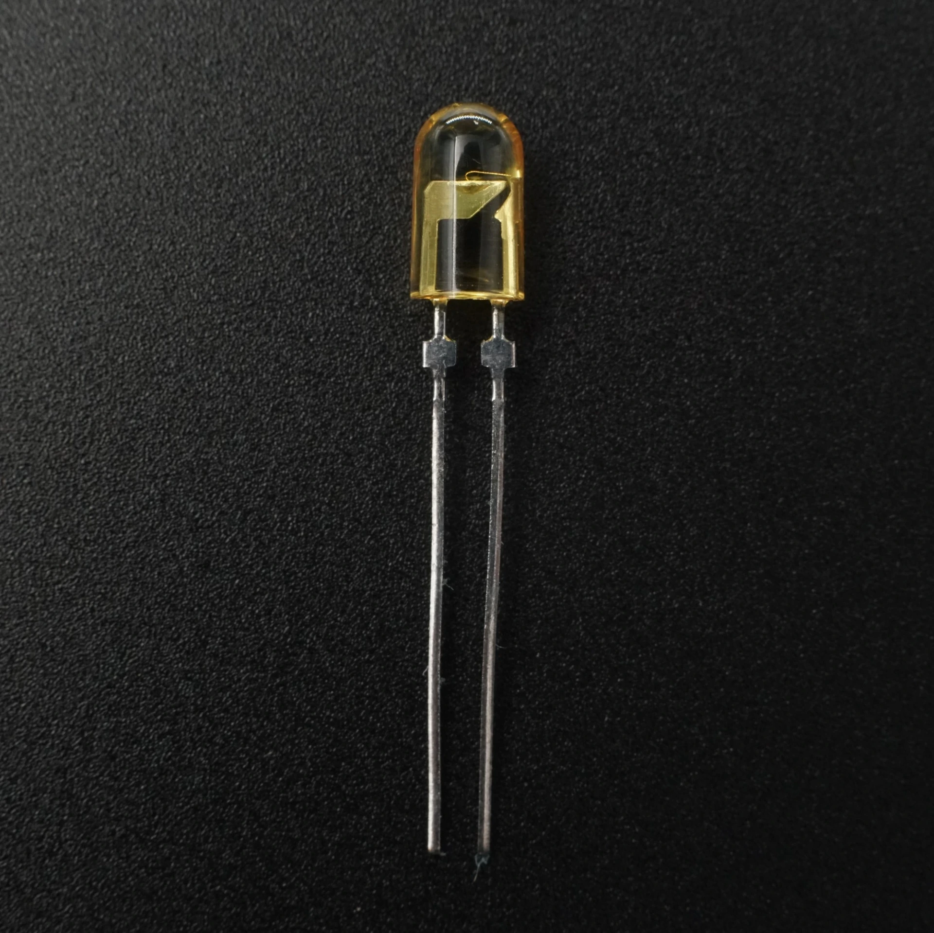 Agilent HLMP-AL16-QTRDD Amber Oval LED